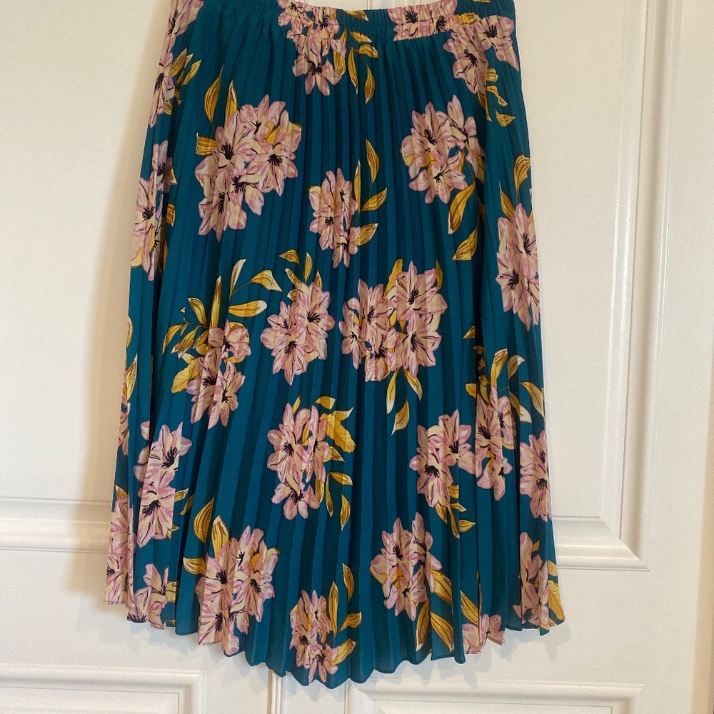 DR2 floral pleated skirt with tie waist - Picture 3 of 5